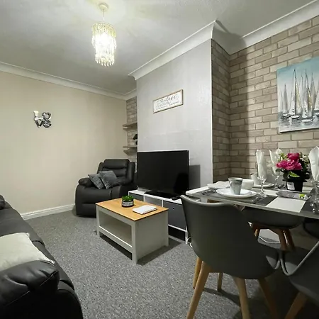 Cosy Home, Family & Contractor Friendly 4 Bedroom Near Centre, Sleeps 7 利兹