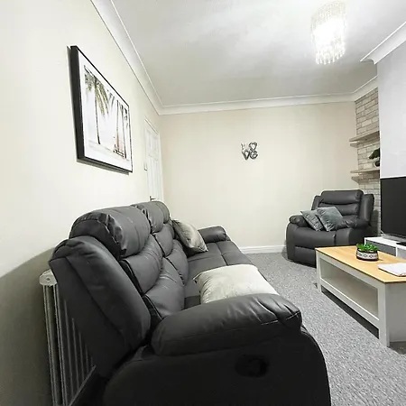 Cosy Home, Family & Contractor Friendly 4 Bedroom Near Centre, Sleeps 7 利兹