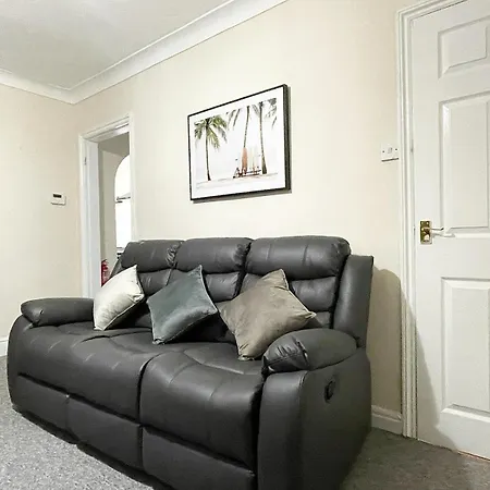 度假居 Cosy Home, Family & Contractor Friendly 4 Bedroom Near Centre, Sleeps 7