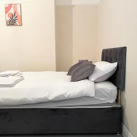 Cosy Home, Family & Contractor Friendly 4 Bedroom Near Centre, Sleeps 7 利兹