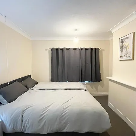 Cosy Home, Family & Contractor Friendly 4 Bedroom Near Centre, Sleeps 7 * 利兹