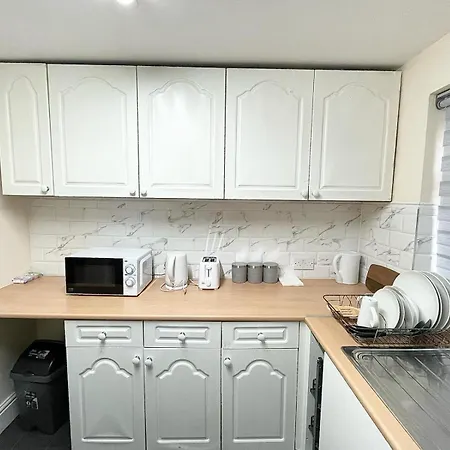 度假居 Cosy Home, Family & Contractor Friendly 4 Bedroom Near Centre, Sleeps 7