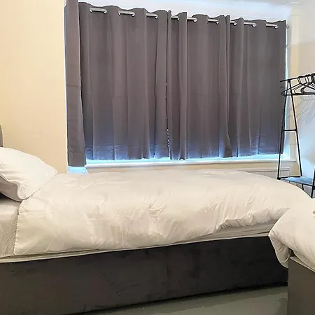 Cosy Home, Family & Contractor Friendly 4 Bedroom Near Centre, Sleeps 7 * 利兹