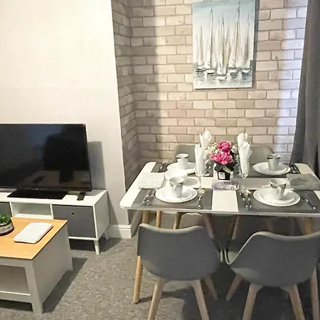 度假居 Cosy Home, Family & Contractor Friendly 4 Bedroom Near Centre, Sleeps 7