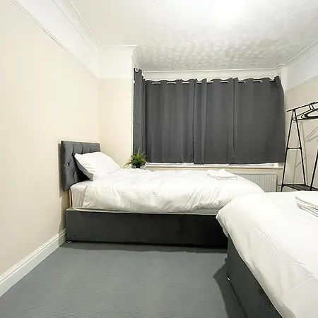 Cosy Home, Family & Contractor Friendly 4 Bedroom Near Centre, Sleeps 7 * 利兹